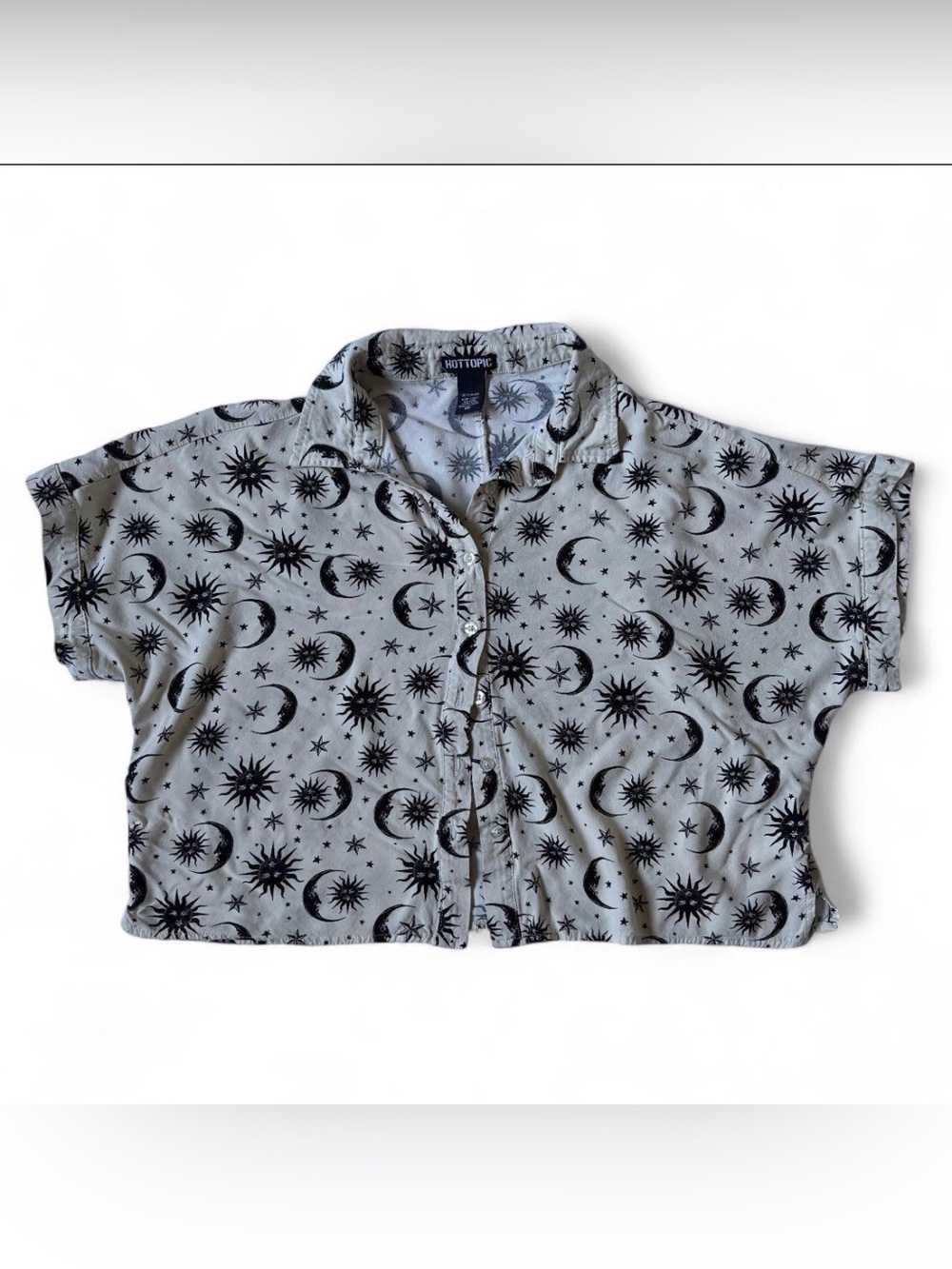 Hot Topic Cream Crop Button-Up Shirt with Black Moon & Sun Print